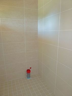 Kylpyhuoneen asennusta