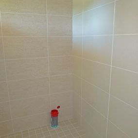 Kylpyhuoneen asennusta